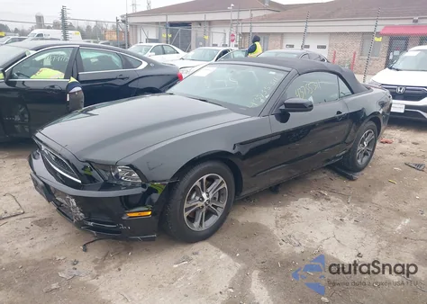 2014 Ford Mustang V6 Premium z USA, uszkodzony, nr VIN 1ZVBP8EM8E5317174